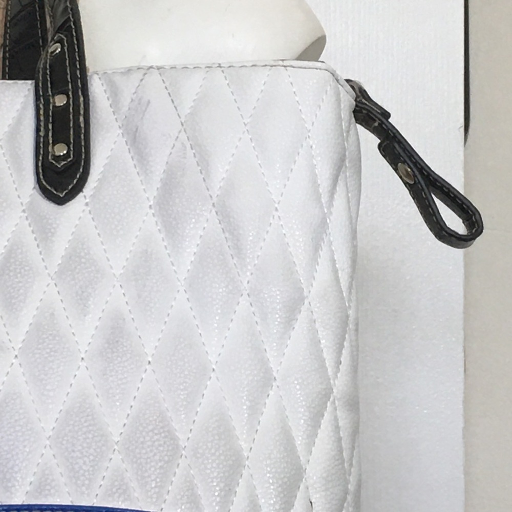 Quilted PVC Tri-Colored Tote - Picture 3 of 4